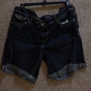 Maurice’s Bermuda shorts